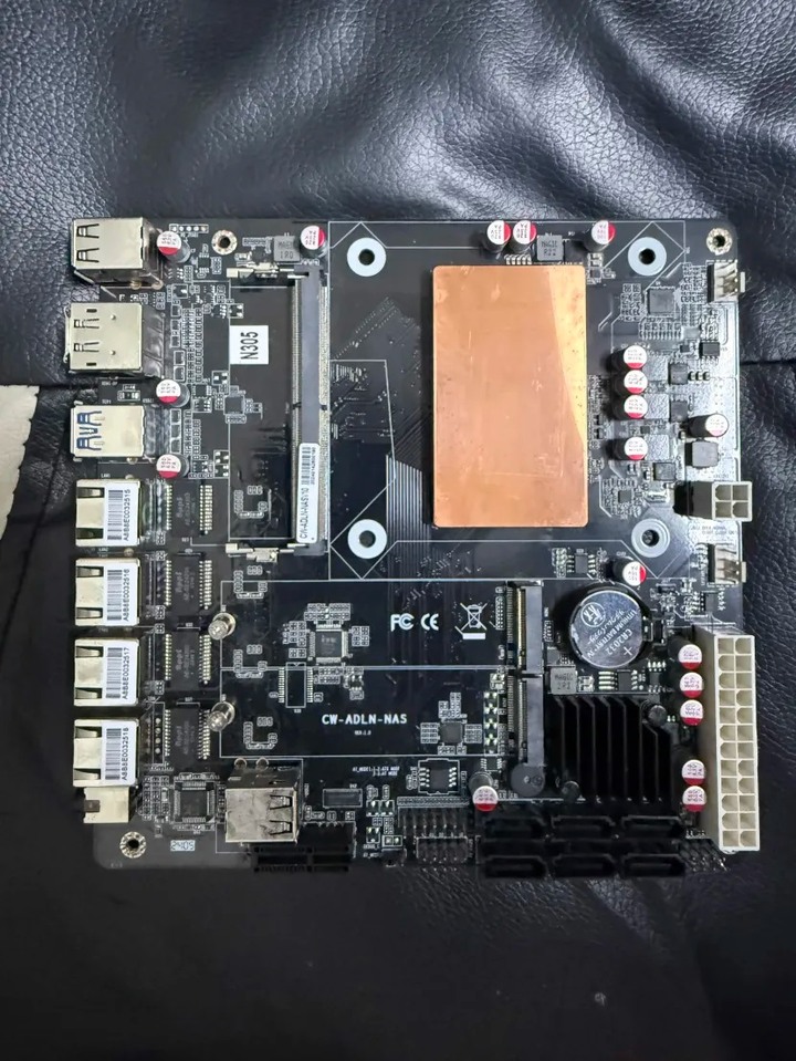 暢網MoDT主機板 I3-N305 六盤位NAS+M.2*2 四網口2.5Gb 