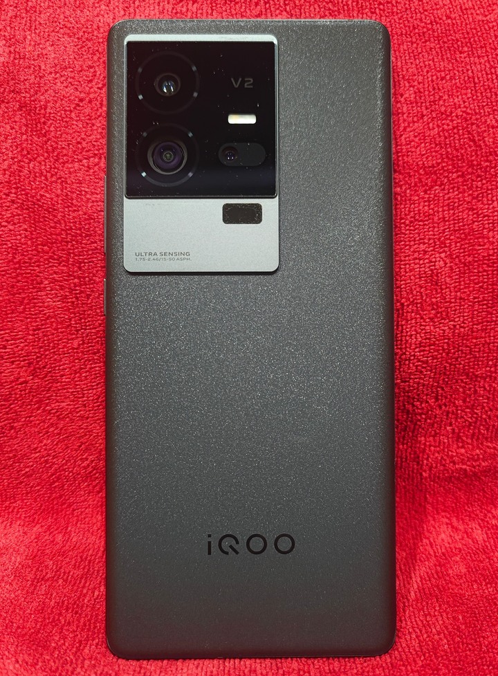 ViVo iQOO 11 Pro 16G+512G曲面屏幕6.78吋9.9成新，遊戲競技手機