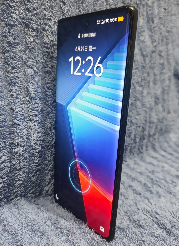 ViVo iQOO 11 Pro 16G+512G曲面屏幕6.78吋9.9成新，遊戲競技手機