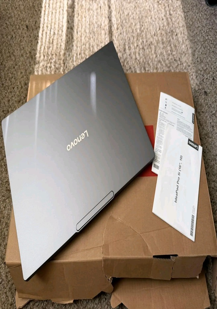 聯想頂級筆電ldeaPad 5i 16吋 OLED 2.8K觸控螢幕