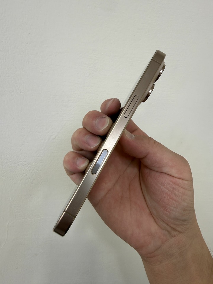I phone 16 pro 512
