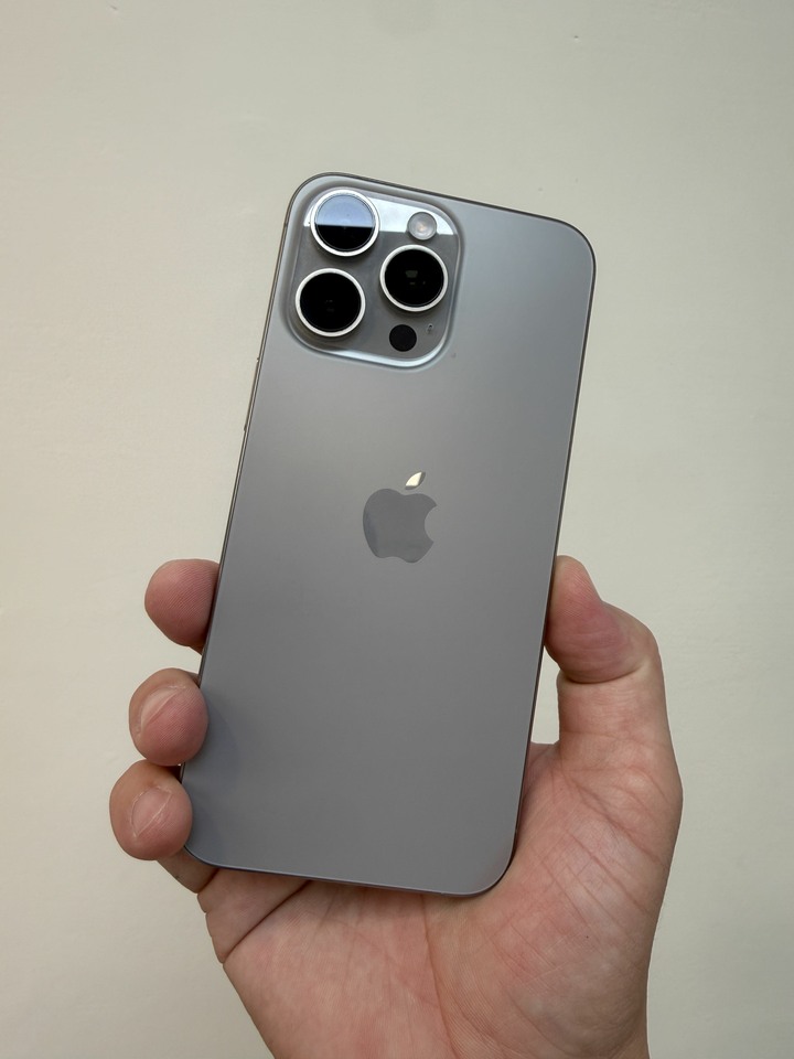 I phone 15 pro max 256