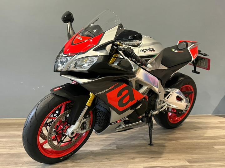 APRILIA RSV4 原廠殼 引擎已整理