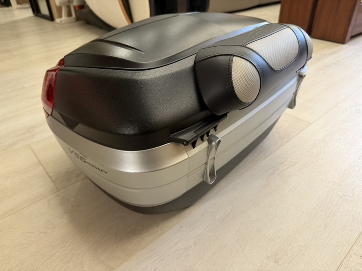 GIVI V56NN 後箱 56公升 + E111 後靠背