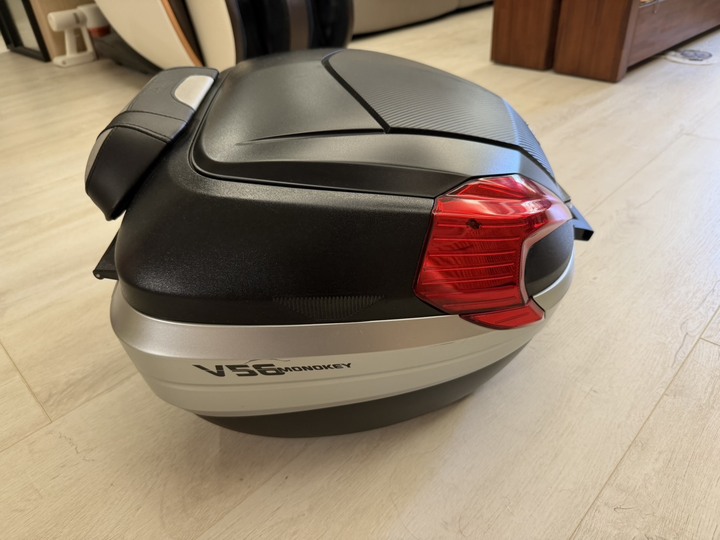 GIVI V56NN 後箱 56公升 + E111 後靠背