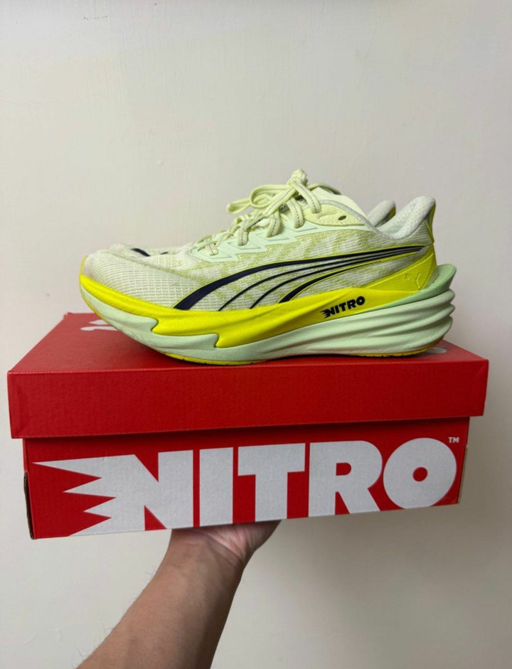 PUMA Deviate NITRO™ 4 WIDE 螢光慢跑運動鞋