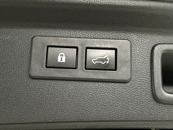 Subaru Forester 2023款 2.0 i-S EyeSight 稀有黑色