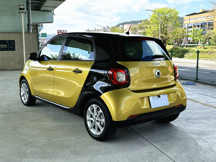 Smart Forfour 2018款 66kW Pure 黃黑