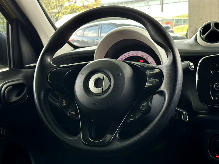 Smart Forfour 2018款 66kW Pure 黃黑