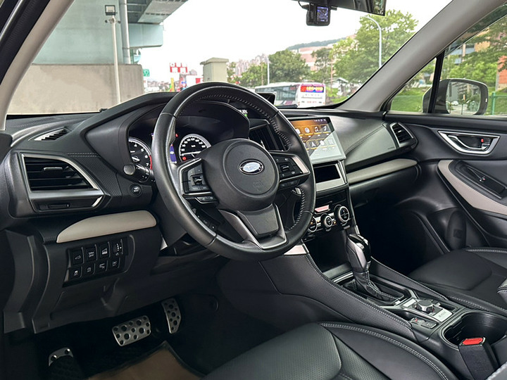 Subaru Forester 2023款 2.0 i-S EyeSight 稀有黑色