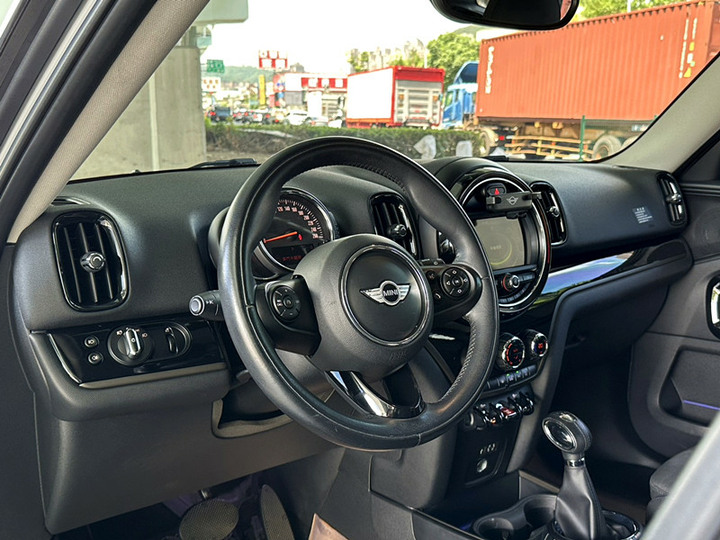Mini Countryman 2017款 Cooper 白黑 F60