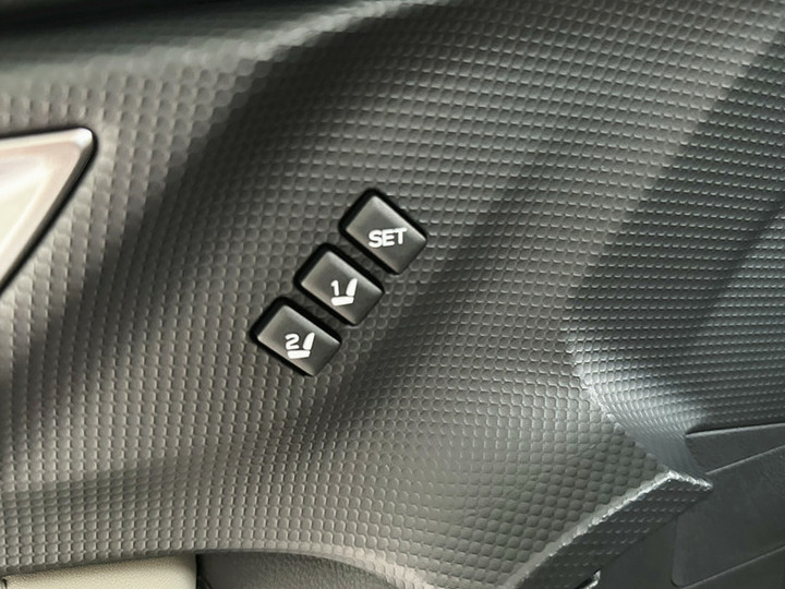 Subaru Forester 2023款 2.0 i-S EyeSight 稀有黑色