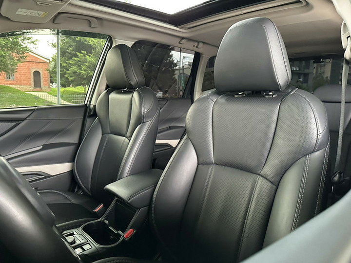 Subaru Forester 2023款 2.0 i-S EyeSight 稀有黑色