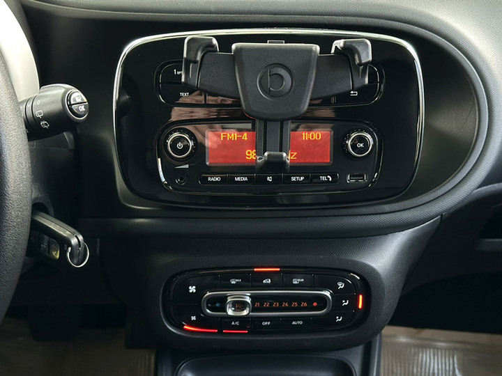 Smart Forfour 2018款 66kW Pure 黃黑