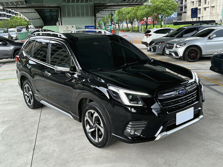 Subaru Forester 2023款 2.0 i-S EyeSight 稀有黑色