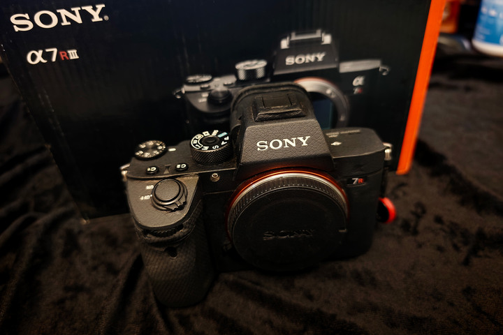 【出售】Sony A7R III 公司貨｜盒單齊全｜台中面交