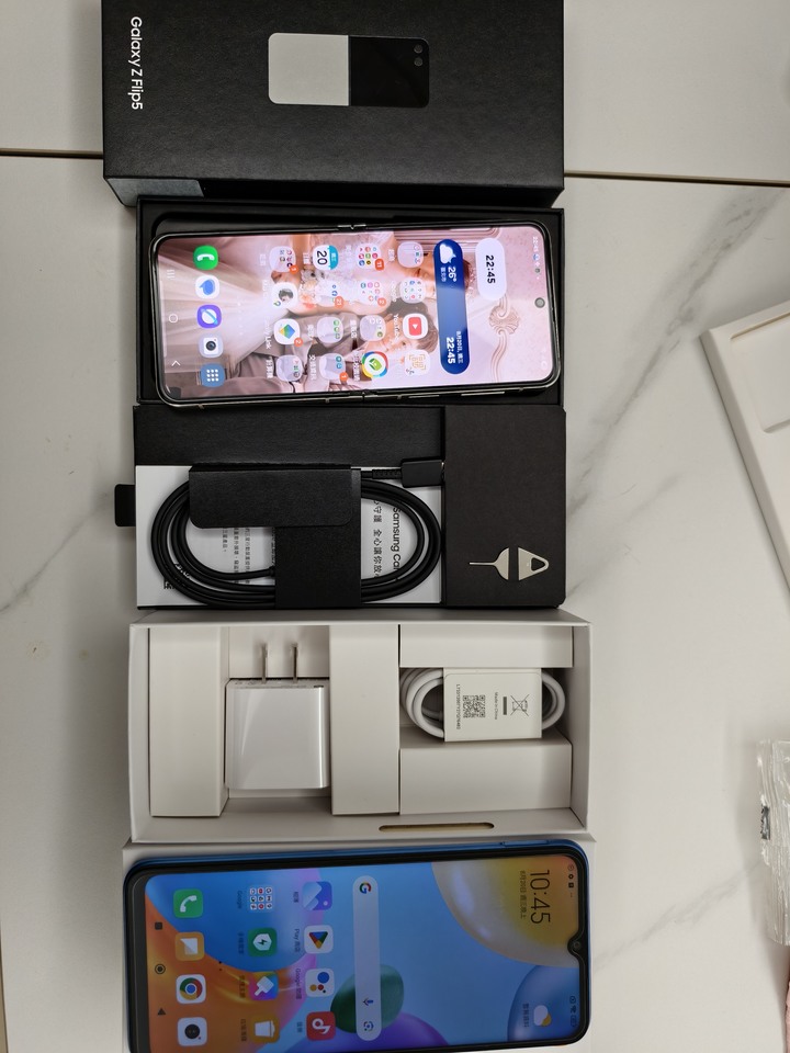 買一送一，SAMSUNG FLIP5 8+256G白色折疊機，盒裝，無刮無傷，保固到10月，Redmi 10c一起帶走!划算!