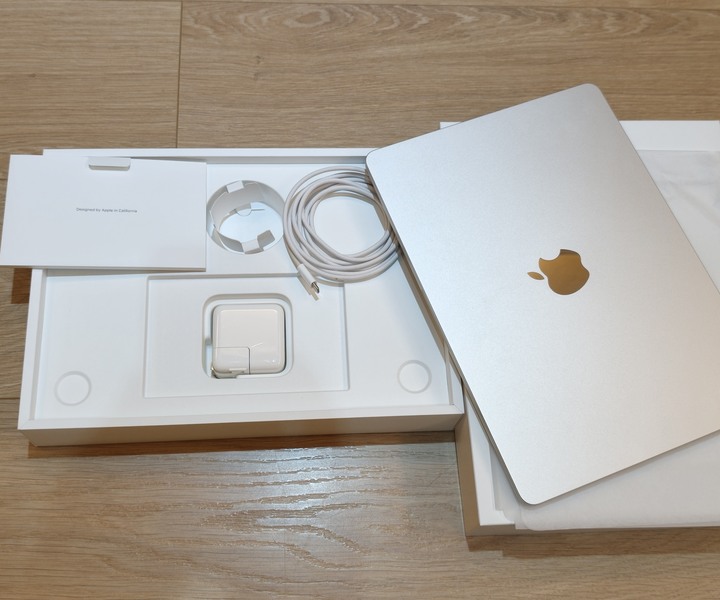 MacBook Air M2 13.6吋 (金色) 極新 8+256