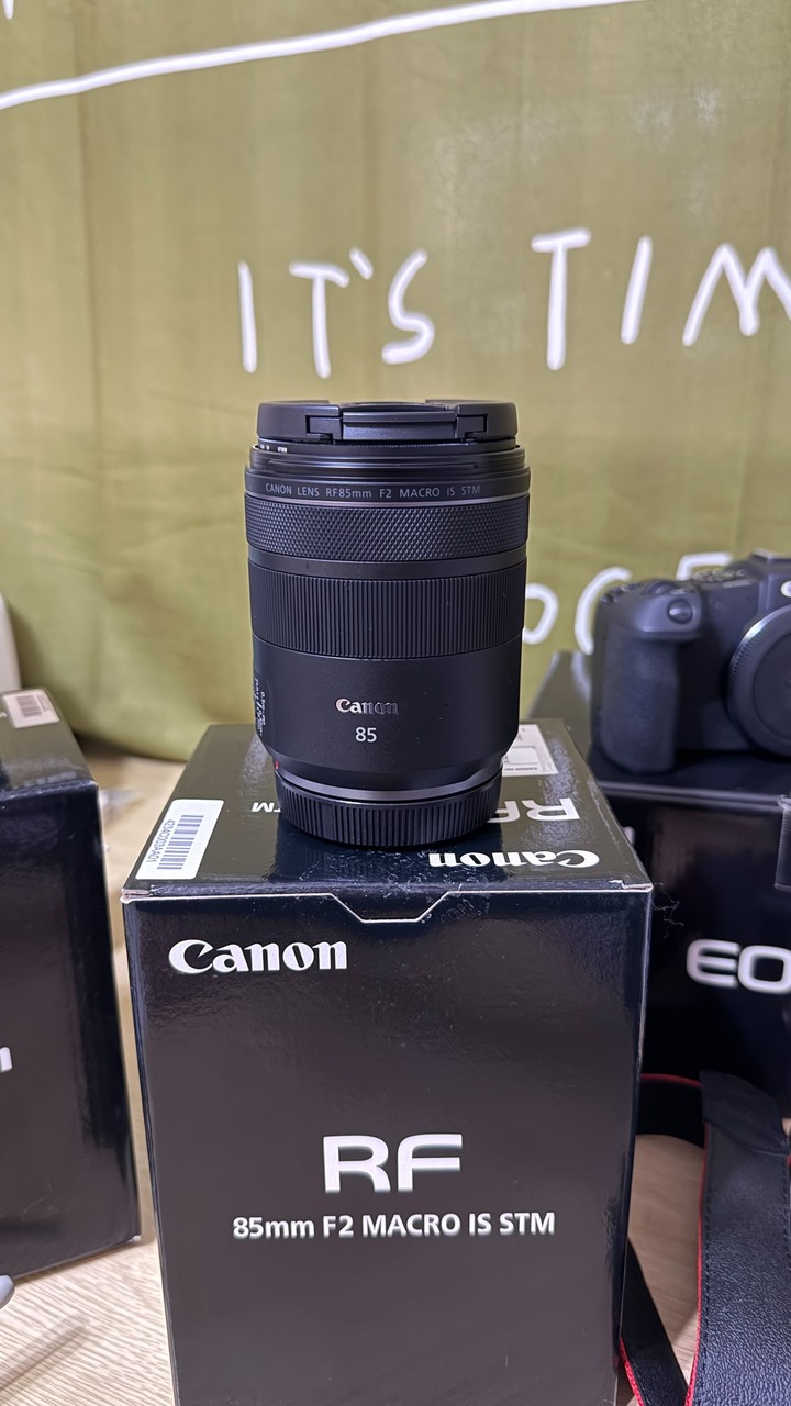 Canon RF 85mm F2 MACRO IS STM