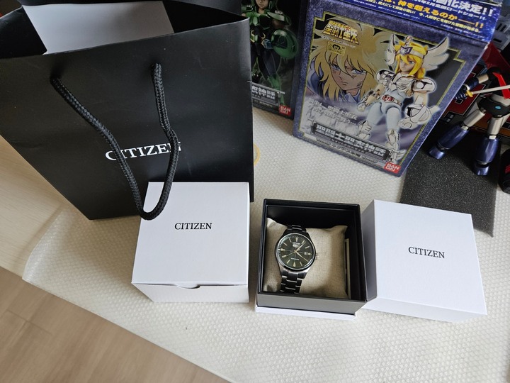 超極新2026／7／18星辰旗艦店購買CITIZEN 機械腕錶 (深綠色漸層波浪紋錶盤）盒卡齊全歡迎面交
