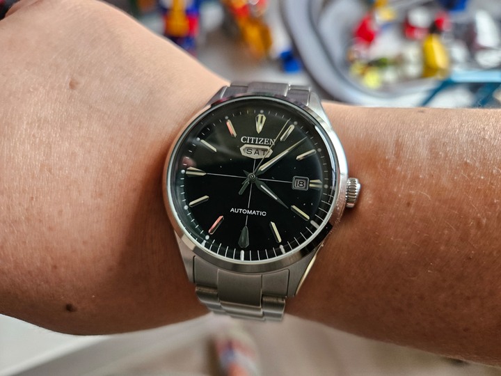 超極新2026／7／18星辰旗艦店購買CITIZEN 機械腕錶 (深綠色漸層波浪紋錶盤）盒卡齊全歡迎面交