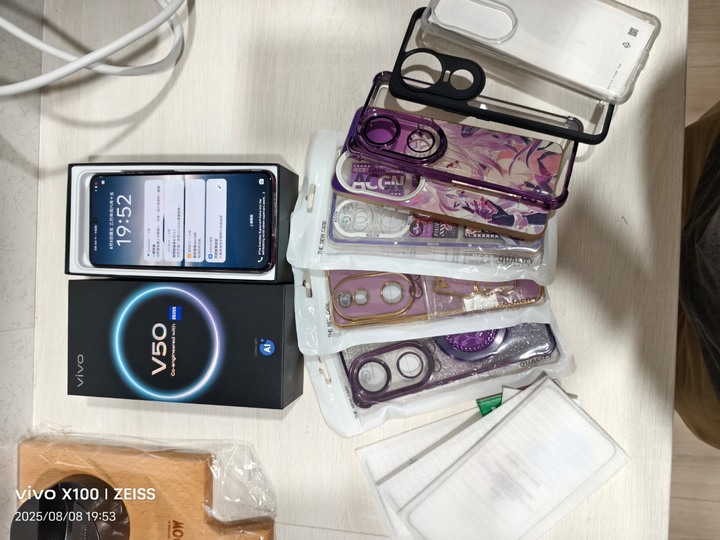 外觀超新全機包膜保固中台版VIVO V50 512G加送2張保貼與7個皮套歡迎面交