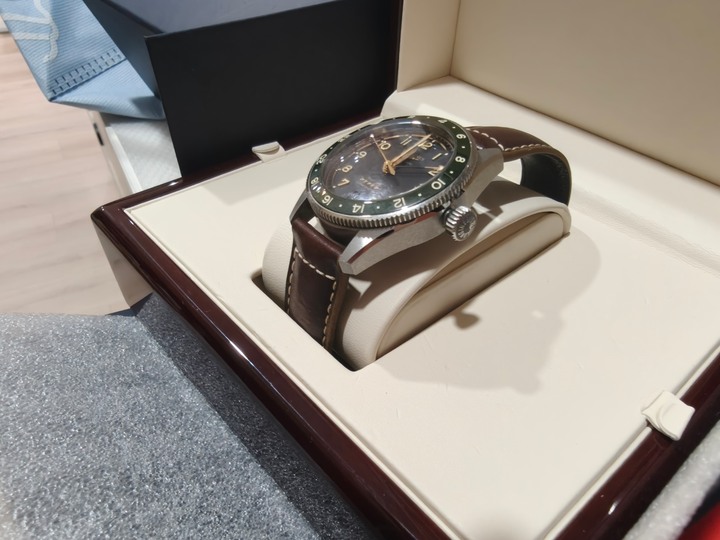 超極新保固中萬國鐘錶購買的LONGINES 浪琴 Spirit 先行者Zulu TimeGMT雙時區天文台認證機械錶陶瓷圈綠金版-39mm黃金尺寸歡迎面交