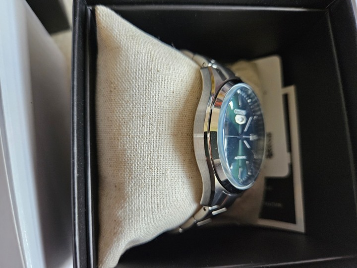 超極新2026／7／18星辰旗艦店購買CITIZEN 機械腕錶 (深綠色漸層波浪紋錶盤）盒卡齊全歡迎面交