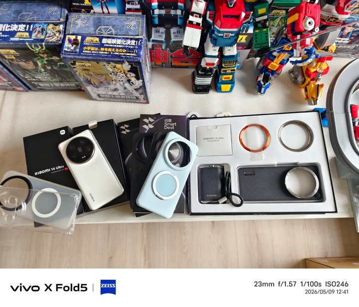 外觀幾乎全新台版 Xiaomi 14 Ultra 16G/512G+專業攝影套件加贈5個皮套與2張保護貼歡迎面交
