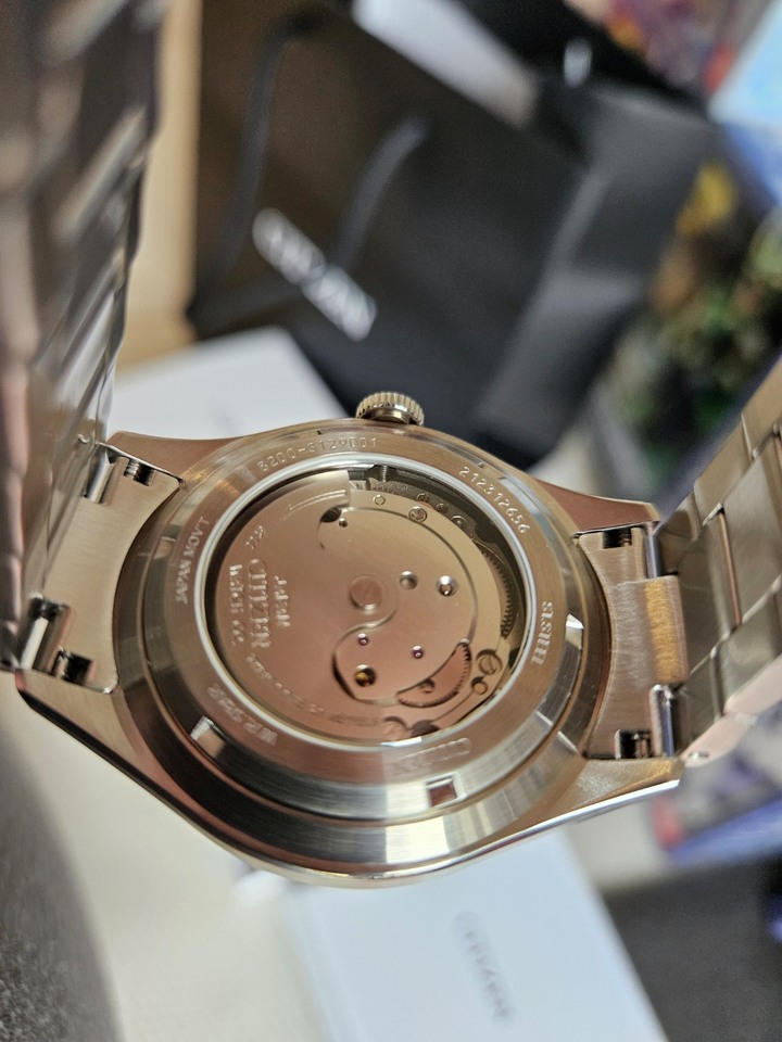 超極新2026／7／18星辰旗艦店購買CITIZEN 機械腕錶 (深綠色漸層波浪紋錶盤）盒卡齊全歡迎面交