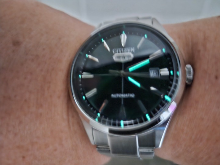 超極新2026／7／18星辰旗艦店購買CITIZEN 機械腕錶 (深綠色漸層波浪紋錶盤）盒卡齊全歡迎面交
