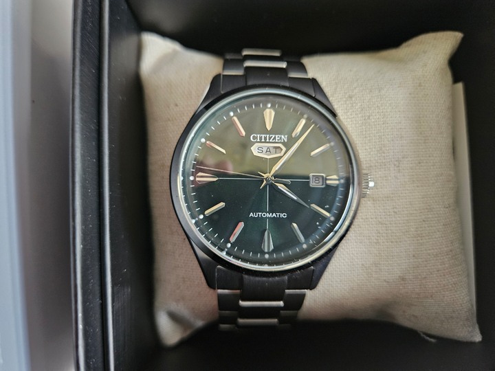 超極新2026／7／18星辰旗艦店購買CITIZEN 機械腕錶 (深綠色漸層波浪紋錶盤）盒卡齊全歡迎面交