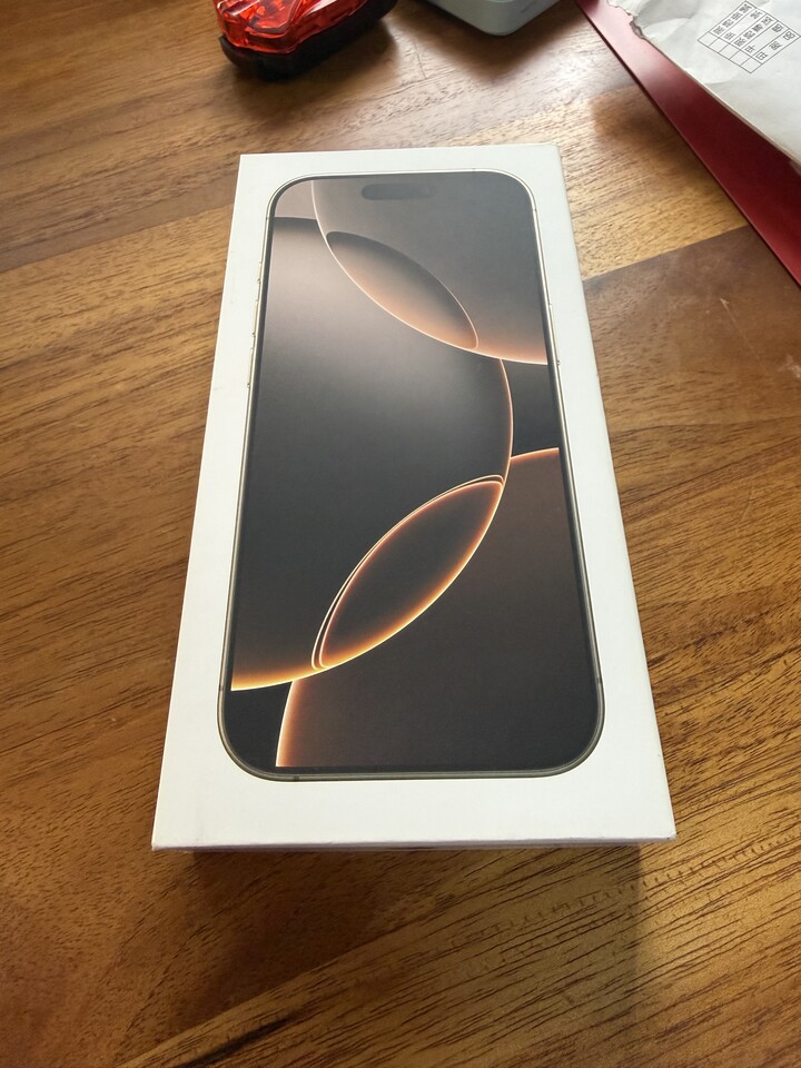 iphone 16 pro 128G 沙漠鈦金屬 二手 過保固