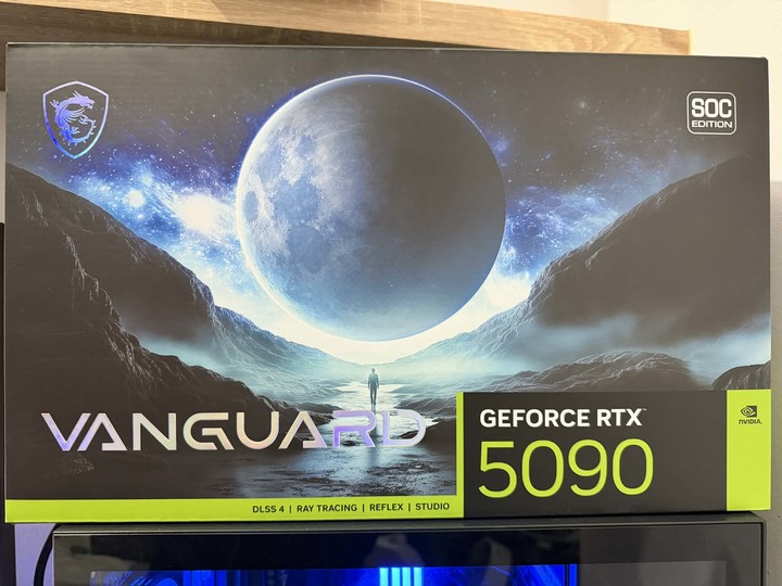 GeForce RTX™ 5090 32G 神龍 魔鷹各1