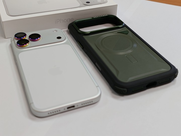 銀蘋果! Apple iPhone 17 Pro Max 256G 銀白色 健康度100% 保固還很長!等同新機!