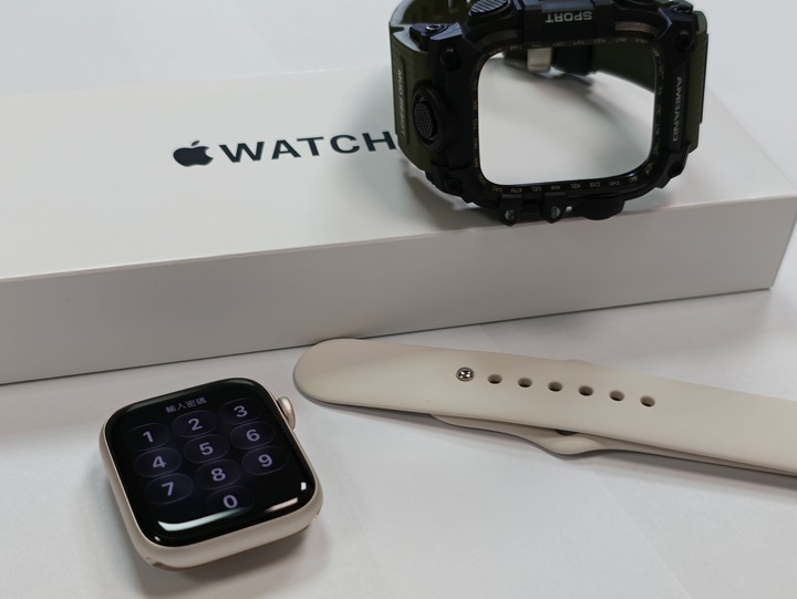 金蘋果! Apple Watch SE3 GPS 金色 44mm 原廠星光色運動錶帶，盒裝配件完整無傷如新