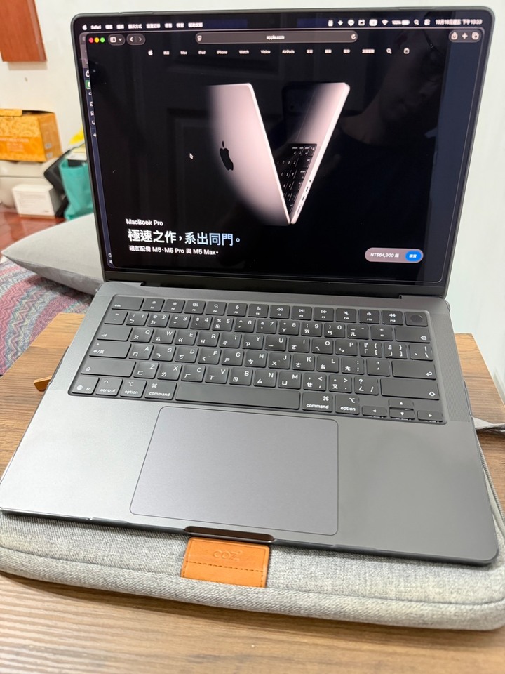 M5 MacBook Pro 14吋/黑色/32GB/1TB保固到明年四月