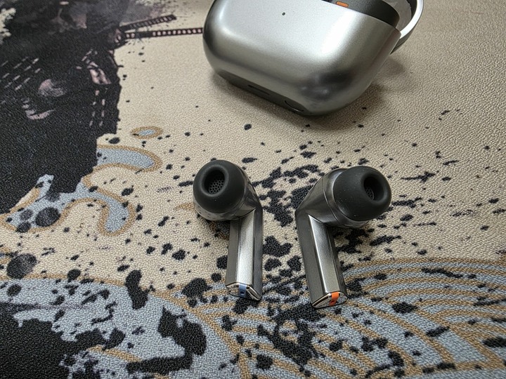 99%新 三星 SAMSUNG Galaxy Buds3 Pro 藍牙耳機 入耳式 銀河灰 一年保固 Elago 全配