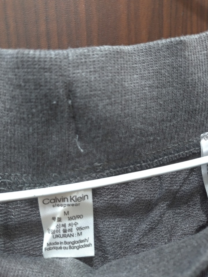 CK Calvin Klein 新款 左腳 LOGO 棉長褲 M號