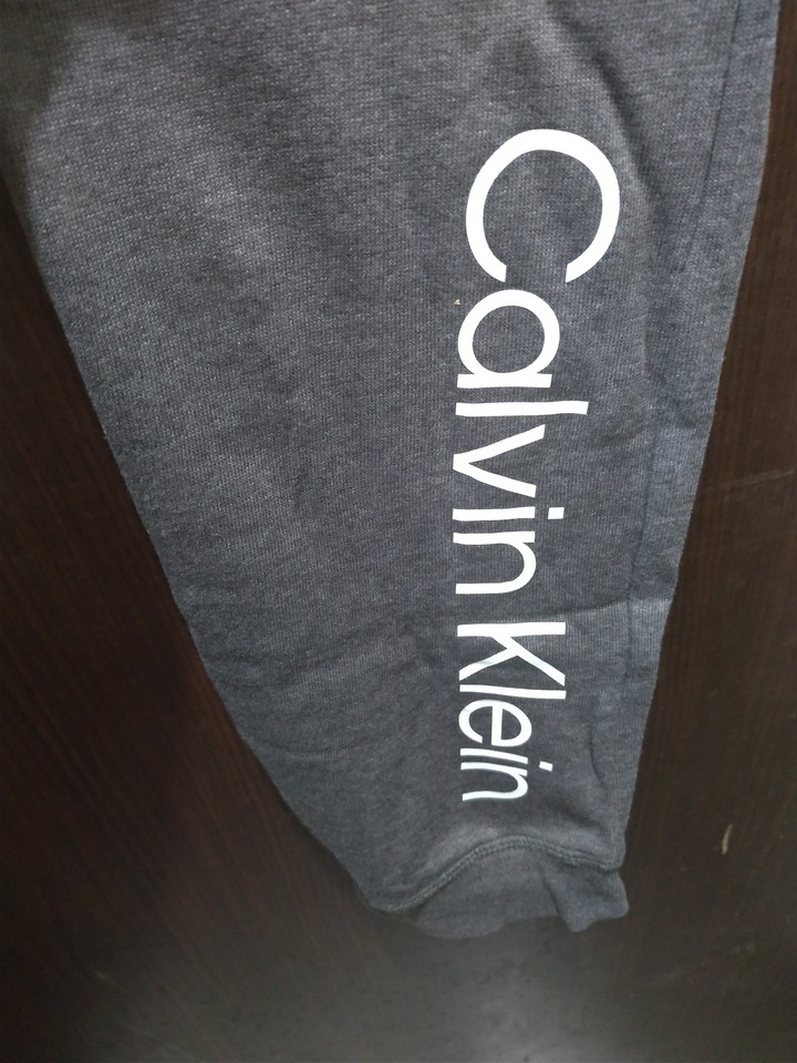 CK Calvin Klein 新款 左腳 LOGO 棉長褲 M號