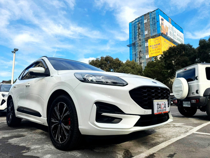 2022年小改款KUGA 2.0L旗艦．全景天窗．自用車庫車．里程跑少．附認證書