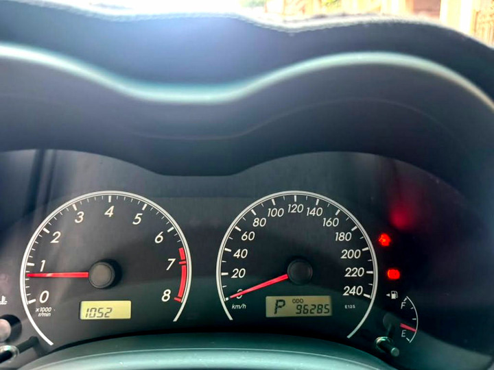 2011年TOYOTA ALTIS 1.8L．一手自用車．里程9萬多公里．里程保證．車況極優．便宜代步車