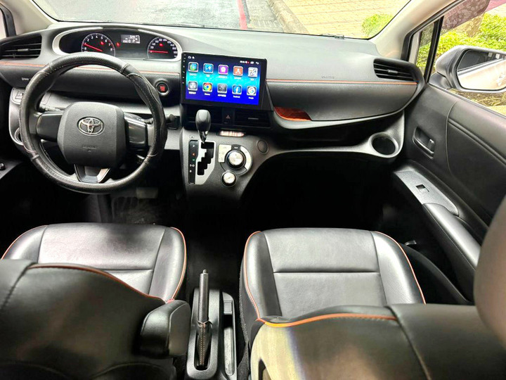 2019年Toyota Sienta 1.8L．頂級五人座．單側邊電動滑門．里程8萬公里．里程保證．原鈑件．附認證書