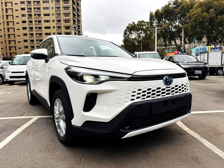 全新未開封正2026年TOYOTA CROSS 1.8L．新車84萬9油電豪華．新車里程４公里．全程托運到店．原廠保固中