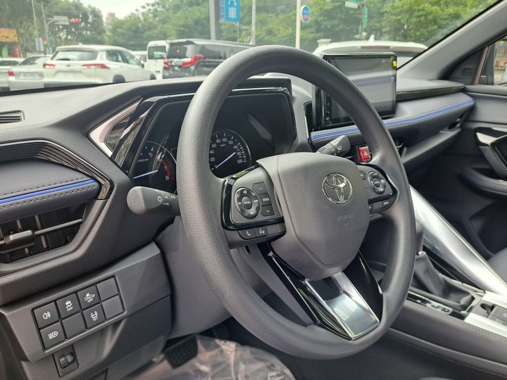 別懷疑！全新車未開封2026年YARIS CROSS 1.5L．酷動版．原價73.5萬．現折13萬給你．新車里程３公里．新車保固中．可在舊換新折扣
