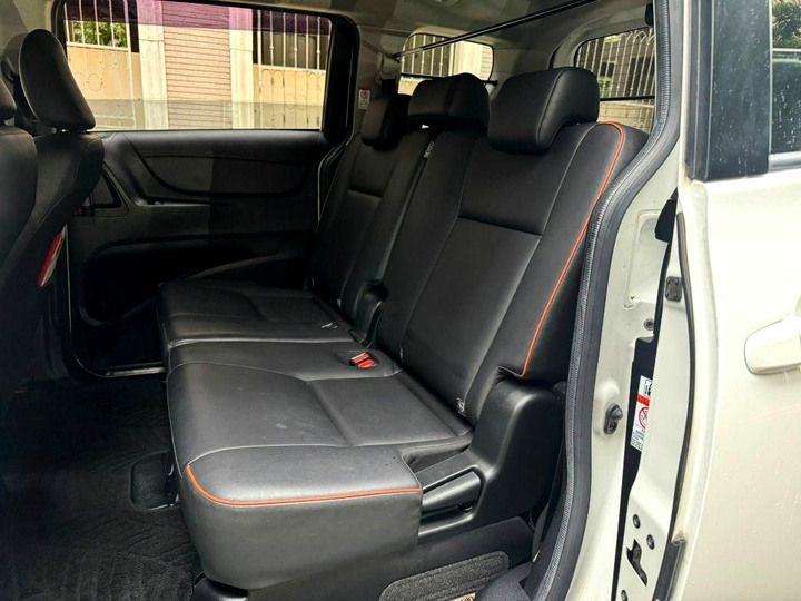 2019年Toyota Sienta 1.8L．頂級五人座．單側邊電動滑門．里程8萬公里．里程保證．原鈑件．附認證書