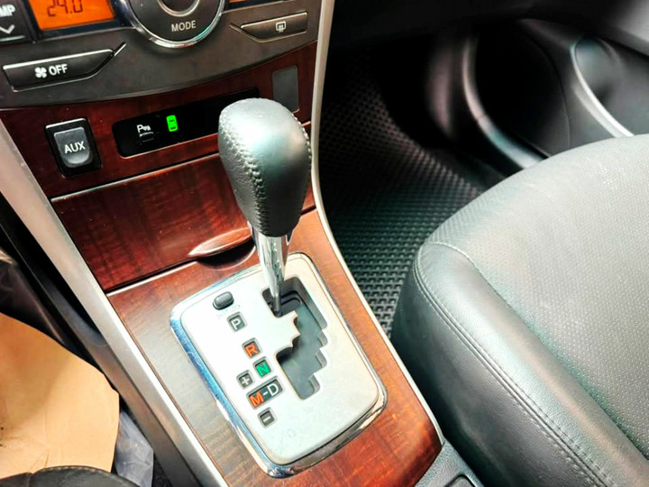 2011年TOYOTA ALTIS 1.8L．一手自用車．里程9萬多公里．里程保證．車況極優．便宜代步車