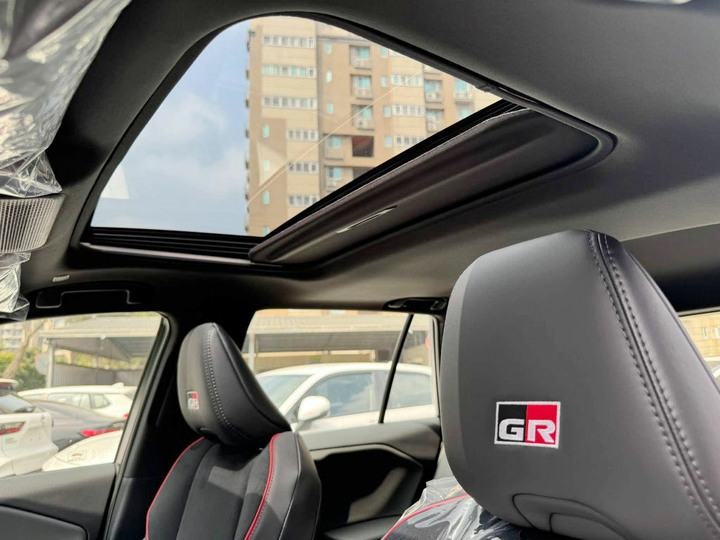全新車未開封2026年Toyota RAV4 2.5L油電版 GR Sport 4WD．新車里程９公里．原廠保固中．全程托運到店