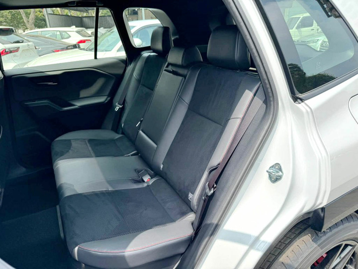 全新車未開封2026年Toyota RAV4 2.5L油電版 GR Sport 4WD．新車里程９公里．原廠保固中．全程托運到店