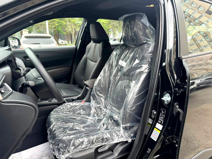 全新領牌車未開封2026年TOYOTA CROSS 1.8L．汽油豪華版．新車里程５公里．全程托運到店．可全額貸